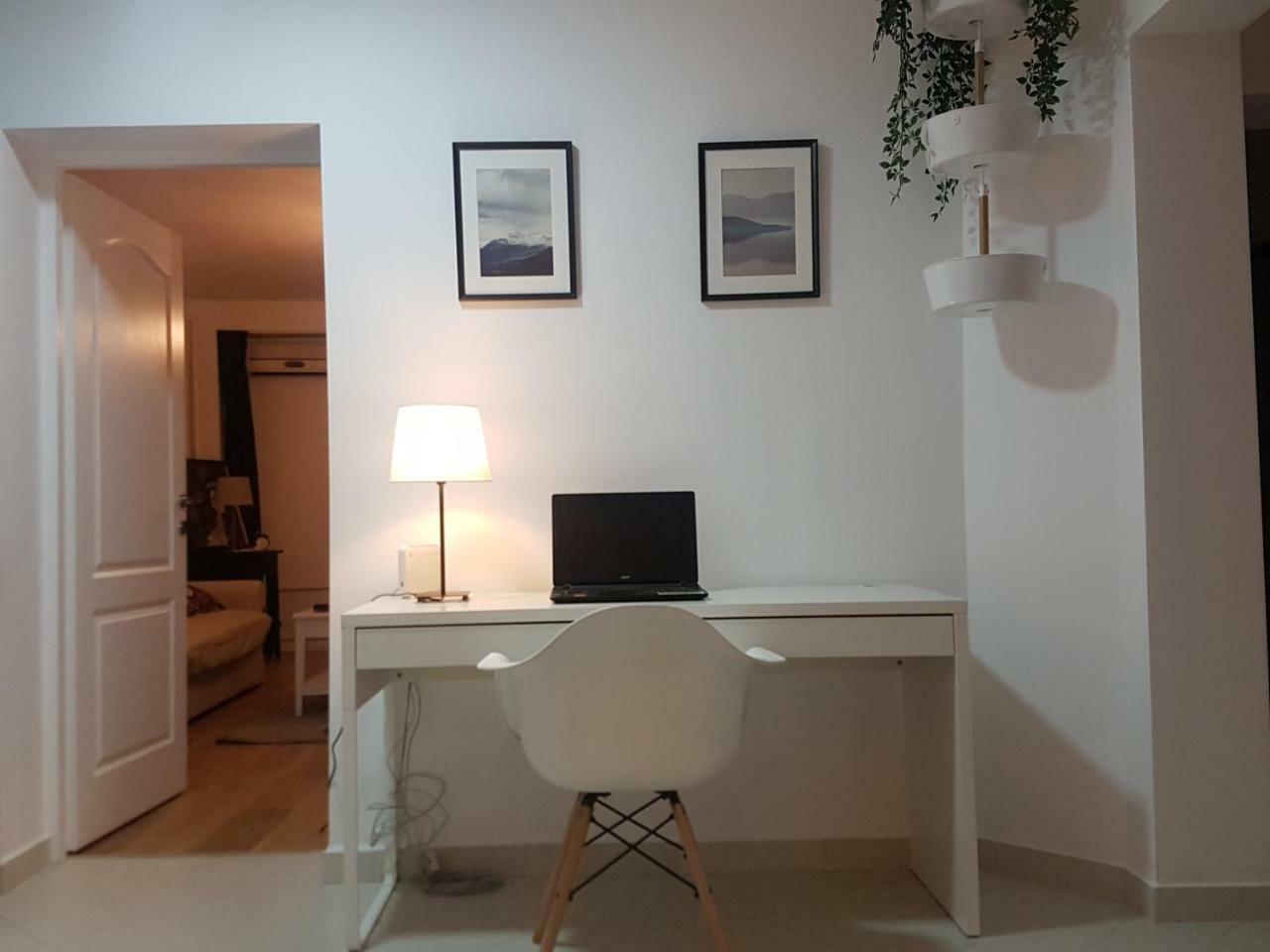 Appartamento Oldtown Parliament Self Check In Bucarest Esterno foto